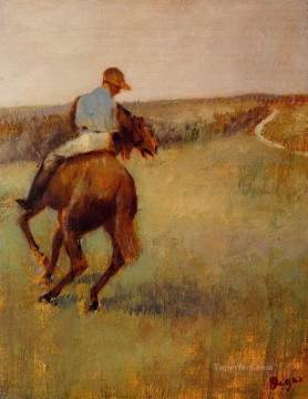 エドガー・ドガ Painting - 栗色の馬に乗る青い服の騎手 エドガー・ドガ